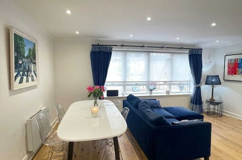 Photo 11 - Chic 1BD Flat - 10 Minutes to Victoria Park
