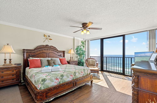 Photo 6 - Beach Haven! 2BR 2BA Sleeps 6! Coastal Paradise Awaits