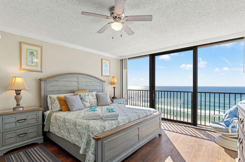 Photo 5 - Beach Haven! 2BR 2BA Sleeps 6! Coastal Paradise Awaits