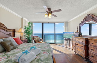 Photo 2 - Beach Haven! 2BR 2BA Sleeps 6! Coastal Paradise Awaits