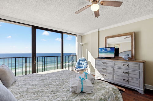 Photo 4 - Beach Haven! 2BR 2BA Sleeps 6! Coastal Paradise Awaits