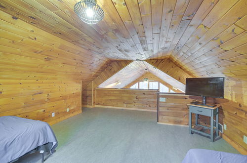 Photo 15 - Cozy Wisconsin Cabin w/ Deck, Kayaks & Lake Views