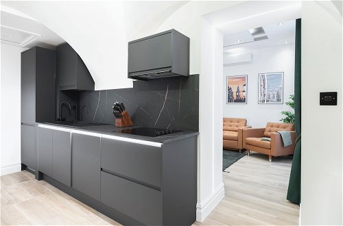 Photo 10 - Luxury 2 Bed Apartment in Central London