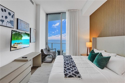 Foto 5 - Beachfront 1 bedroom in a lux building