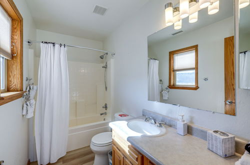 Photo 13 - Spacious Flagstaff Home w/ Private Hot Tub & Deck