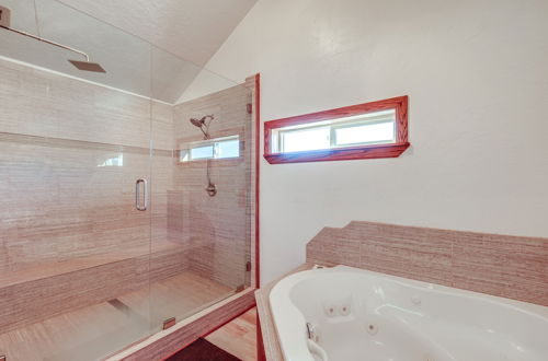 Photo 2 - Spacious Flagstaff Home w/ Private Hot Tub & Deck