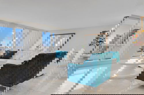 Foto 14 - Epic Views and Emerald Water Penthouse