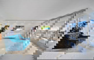 Foto 1 - Epic Views and Emerald Water Penthouse