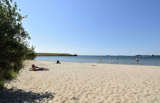 Cozy Holiday Home in Zonnemaire Near Lakebeach - Foto 72