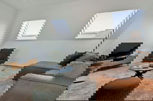 Photo 4 - Spacious 3 Bedroom Apartment With Private Garage