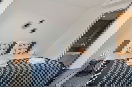 Photo 10 - Spacious 3 Bedroom Apartment With Private Garage