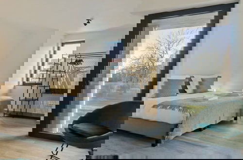 Photo 2 - Spacious 3 Bedroom Apartment With Private Garage