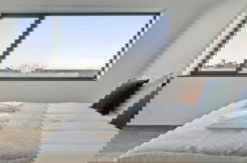 Photo 18 - Spacious 3 Bedroom Apartment With Private Garage