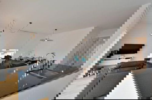 Foto 8 - New Apartment Near the Beach With Stunning Seaview
