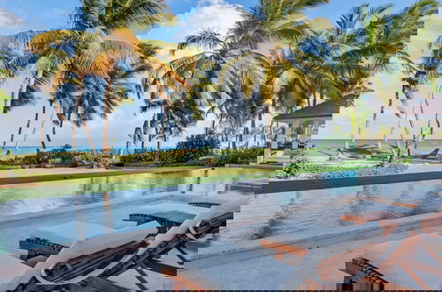 Foto 10 - 5BR Oceanfront Golf Estate w Pool Private Chef