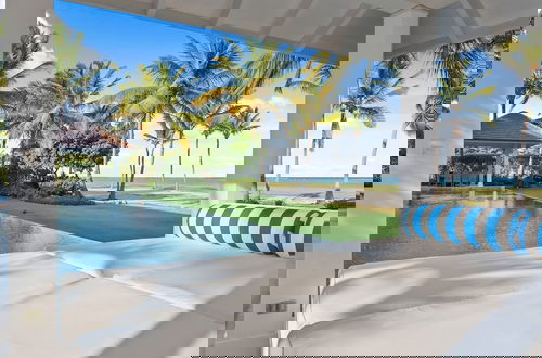 Foto 5 - 5BR Oceanfront Golf Estate w Pool Private Chef