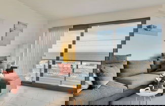 Foto 1 - Cosy Apartment With Amazing Beach View