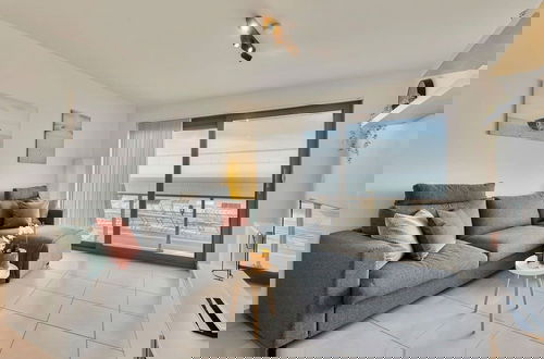 Foto 18 - Cosy Apartment With Amazing Beach View