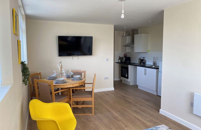 Apartment Sleeps 4, Free Parking, Pets Welcome - Photo 16