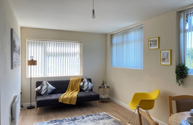 Apartment Sleeps 4, Free Parking, Pets Welcome - Photo 1