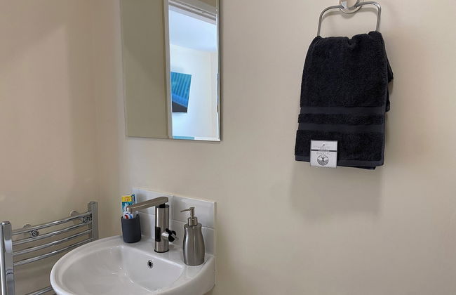 Apartment Sleeps 4, Free Parking, Pets Welcome - Photo 13