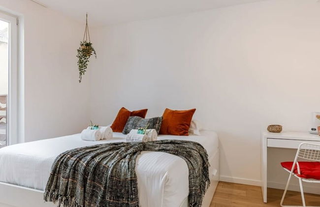 Homely Duplex Near Historic City Center Station - Photo 9