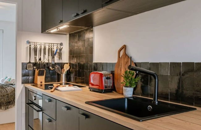 Homely Duplex Near Historic City Center Station - Photo 8
