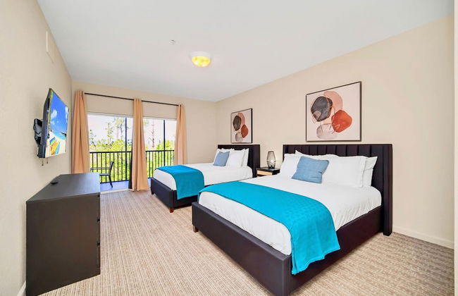 Modern 2BR Condo - With Pool Hot Tub - Photo 12