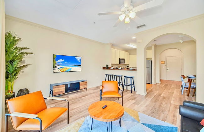 Modern 2BR Condo - With Pool Hot Tub - Photo 1
