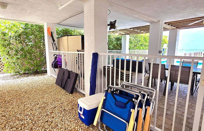 5 Beautiful 4 Bed 3 Bath Pool Home w Free Dock - Photo 46