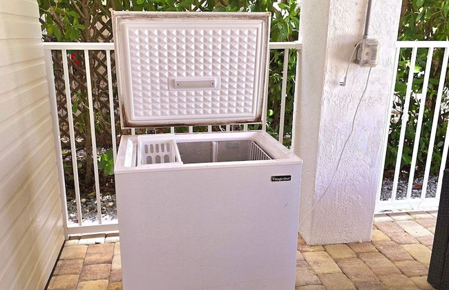 5 Beautiful 4 Bed 3 Bath Pool Home w Free Dock - Photo 43