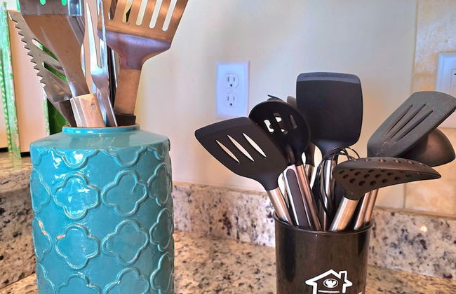 5 Beautiful 4 Bed 3 Bath Pool Home w Free Dock - Photo 50