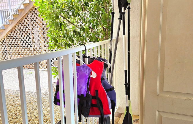 5 Beautiful 4 Bed 3 Bath Pool Home w Free Dock - Photo 44