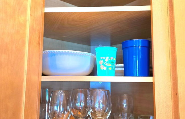 5 Beautiful 4 Bed 3 Bath Pool Home w Free Dock - Photo 47