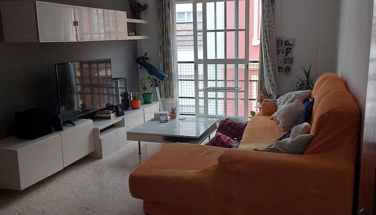 Photo 1 - Beautiful 2-bed Apartment Next to Gibraltar