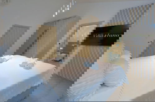 Foto 4 - Amazing Villa With Pool
