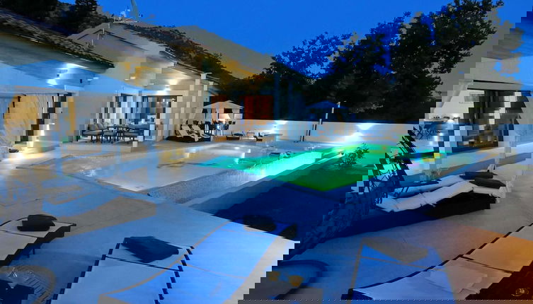 Foto 1 - Amazing Villa With Pool