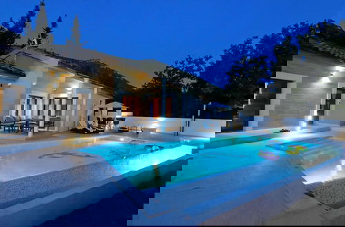 Foto 29 - Amazing Villa With Pool