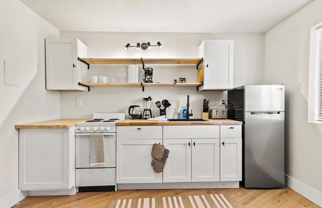 Spacious Studio Apt - Near Merrimack Park - Foto 3