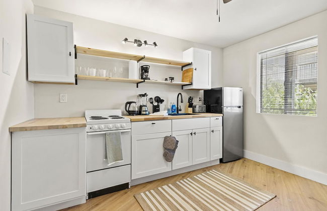 Spacious Studio Apt - Near Merrimack Park - Foto 9