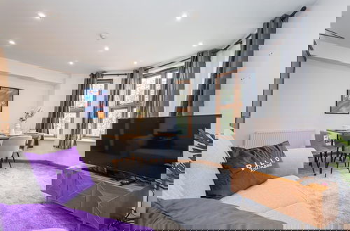 Foto 1 - Cosy Spacious Duplex Apartment Near Salford Royal