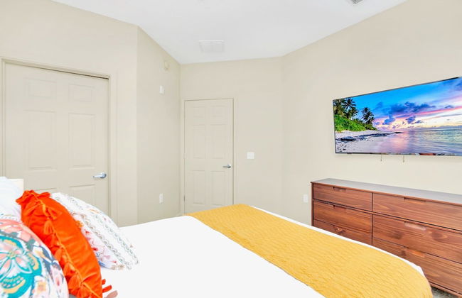 3BR Condo - Pool Hot Tub Sauna - Near Disney - Photo 17