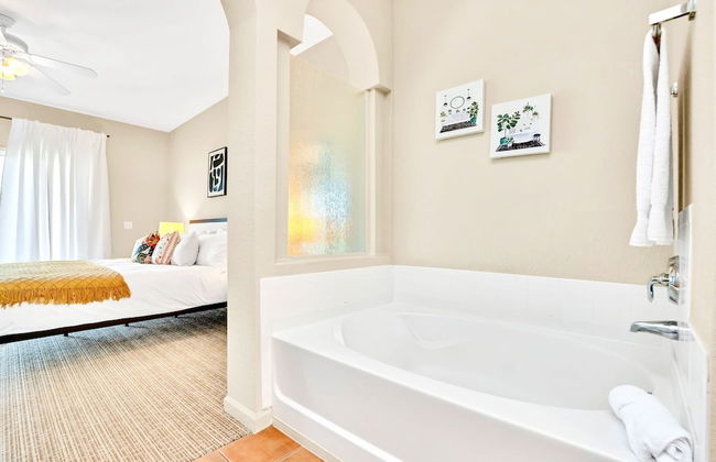 3BR Condo - Pool Hot Tub Sauna - Near Disney - Photo 15