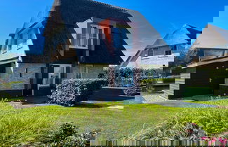Foto 1 - Chic Villa With a Fireplace at Tjeukemeer