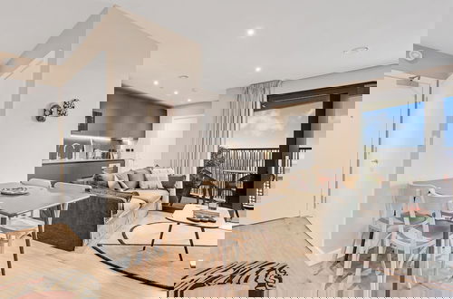 Foto 17 - Stunning Two-bedroom Apartment With a Balcony