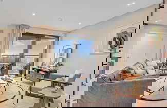 Foto 1 - Stunning Two-bedroom Apartment With a Balcony