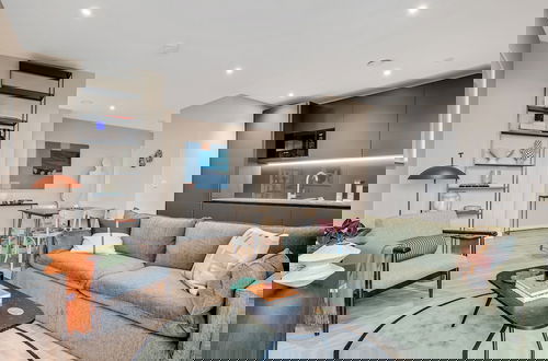 Foto 7 - Stunning Two-bedroom Apartment With a Balcony