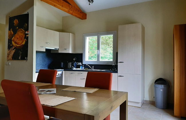 Spacious Villa With Garden and Pool - Photo 23