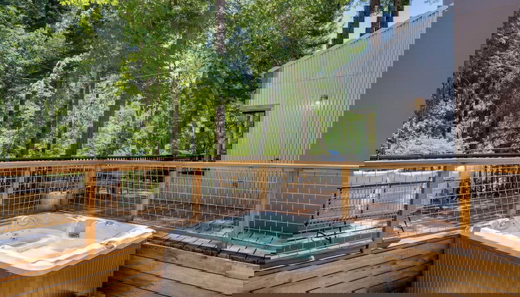 Foto 1 - Mill Creek by Avantstay Modern Design, Patio, Hot Tub