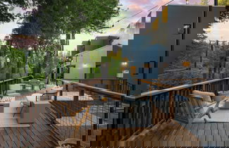 Foto 2 - Mill Creek by Avantstay Modern Design, Patio, Hot Tub